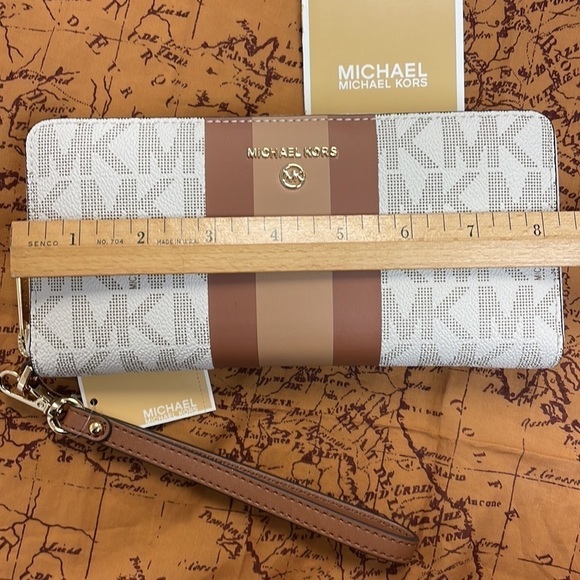 Brand New Michael Kors Large Travel Continental White/Lugg Center Stripe Wallet - Picture 5 of 15